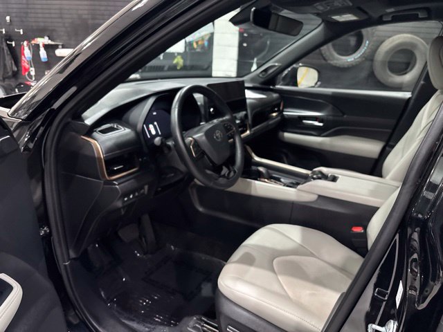 Used 2024 Toyota Grand Highlander AWD Hybrid image 11