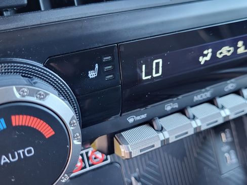 Certified 2025 Toyota Tacoma SR5 image 31