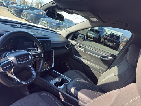 Used 2025 GMC Acadia Elevation image 25