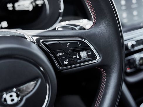 Used 2021 Bentley Bentayga AWD/4WD image 58