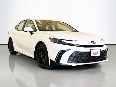 New 2026 Toyota Camry SE FWD image 3