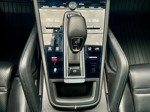 Used 2019 Porsche Cayenne image 27