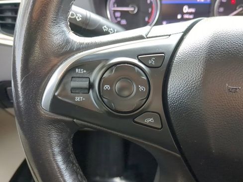 Used 2021 Buick Enclave Essence image 24