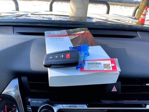 Used 2020 Toyota Camry XSE image 31