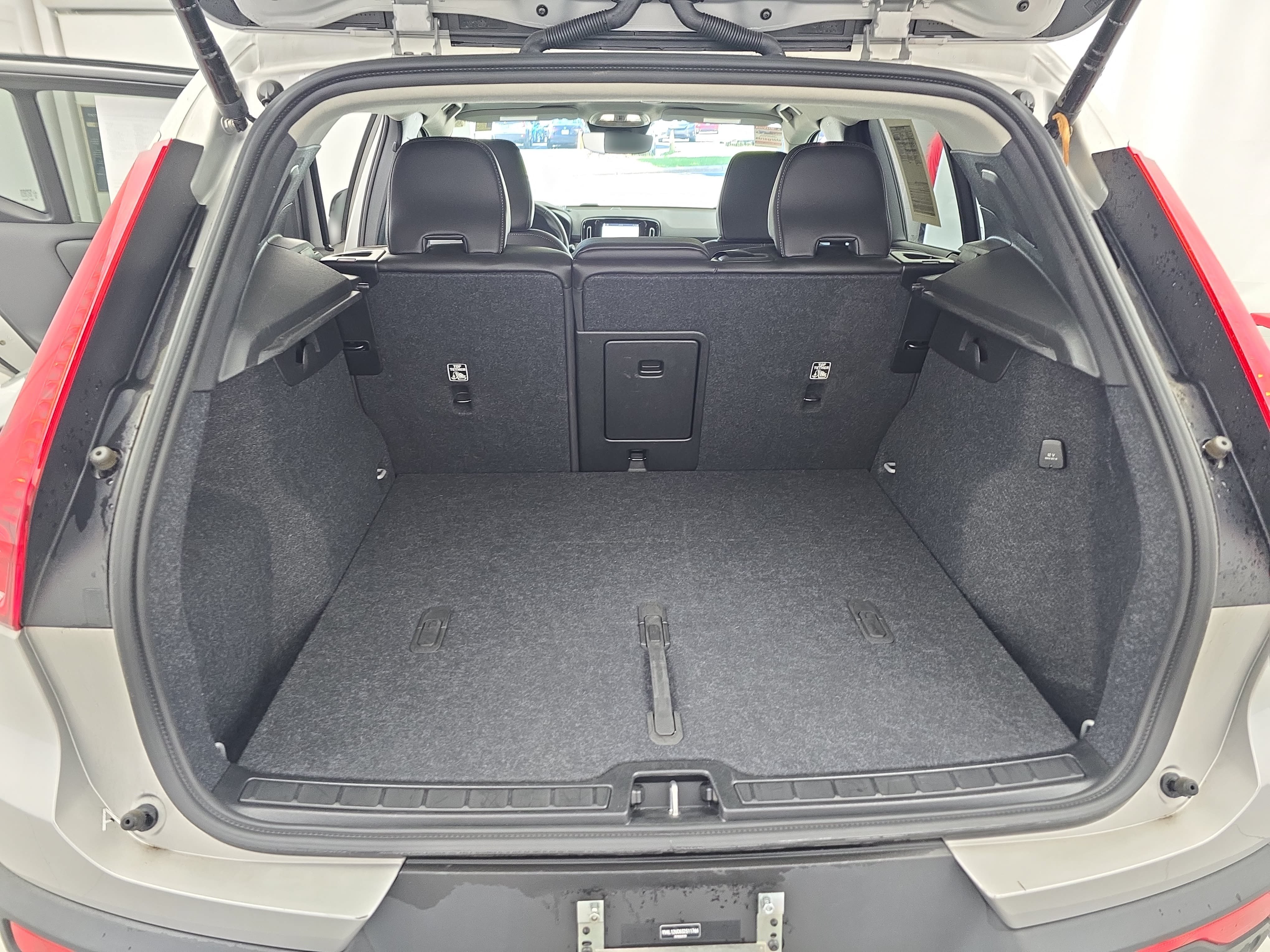 Used 2025 Volvo XC40 B5 Plus AWD/4WD image 12