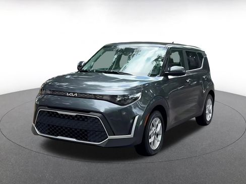 Used 2025 Kia Soul LX w/ LX Technology Package FWD image 7