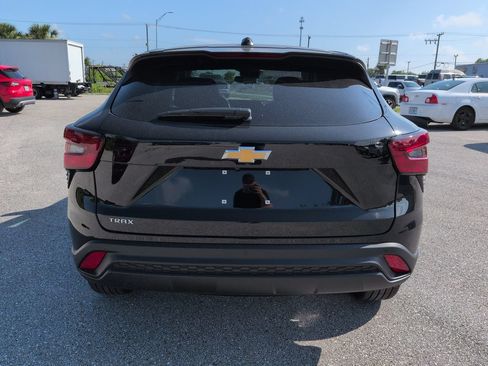 New 2026 Chevrolet Trax LS w/ LS Convenience Package FWD image 5