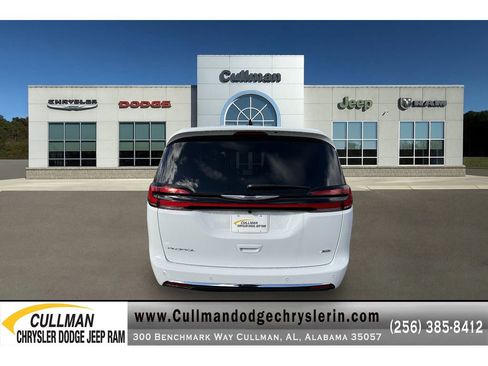 New 2026 Chrysler Pacifica Select image 4