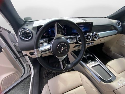 Certified 2025 Mercedes-Benz GLB 250 image 10