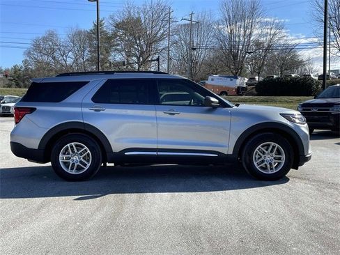 Certified 2025 Ford Explorer Active image 6
