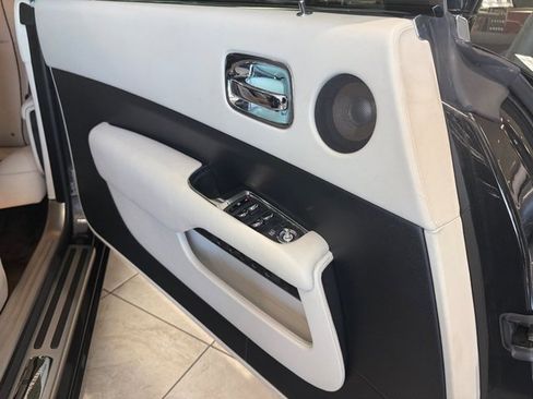 Used 2015 Rolls-Royce Wraith RWD image 18