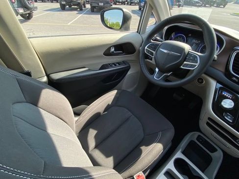 Used 2023 Chrysler Voyager LX FWD image 26