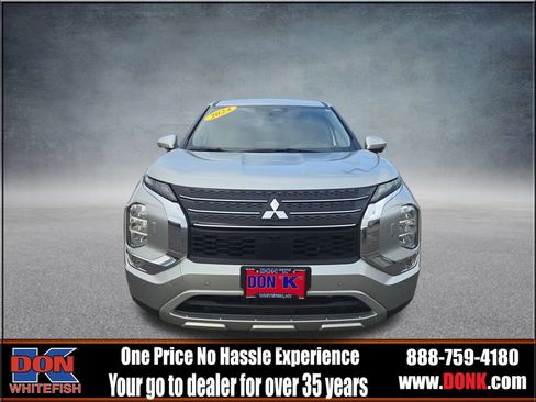 Used 2024 Mitsubishi Outlander SE image 3