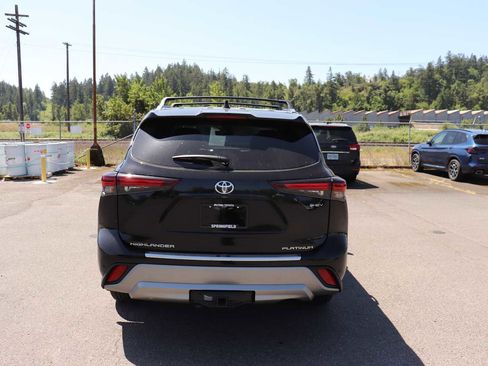 Used 2026 Toyota Highlander Platinum AWD/4WD image 6