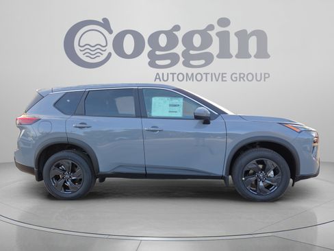 Certified 2026 Nissan Rogue SV w/ Cold Weather Package FWD image 7