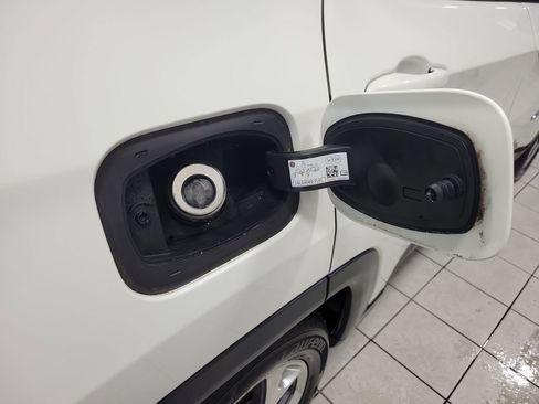 Used 2020 Jeep Compass Limited image 16