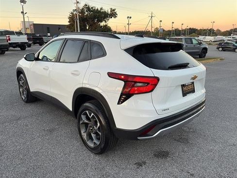 Used 2024 Chevrolet Trax LT image 5