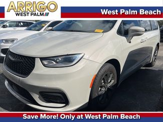Used 2021 Chrysler Pacifica Touring w/ S Appearance Package image 1