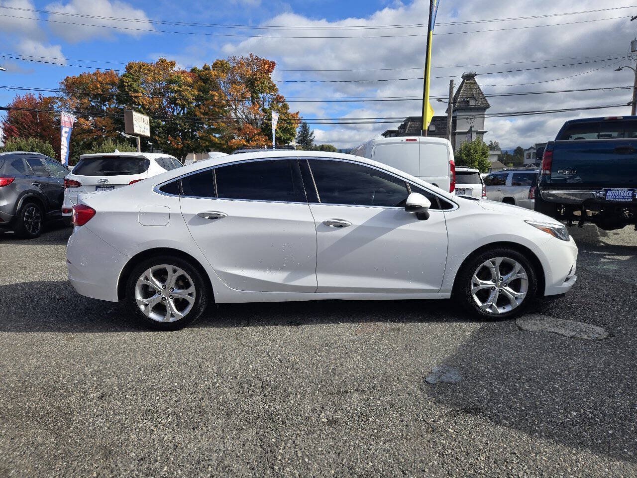 Used 2017 Chevrolet Cruze Premier FWD image 4