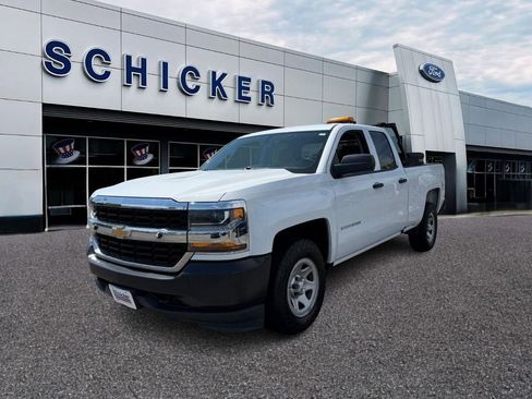 Used 2017 Chevrolet Silverado 1500 W/T w/ WT Convenience Package AWD/4WD image 4