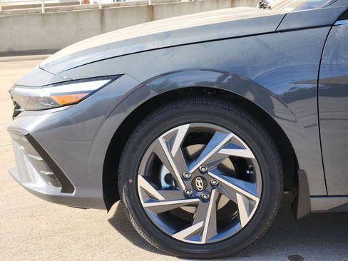 New 2026 Hyundai Elantra Limited image 5