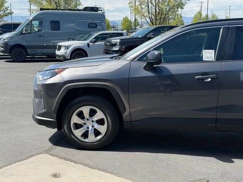 Used 2019 Toyota RAV4 LE AWD/4WD image 7
