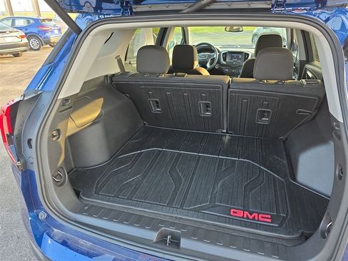 Used 2023 GMC Terrain SLE w/ Driver Convenience Package image 18