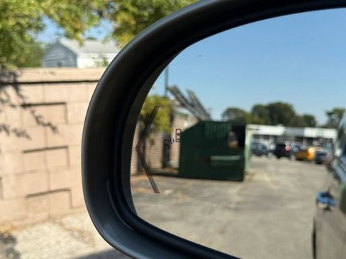 Used 2013 Cadillac Escalade Premium image 28