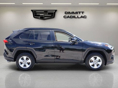 Used 2020 Toyota RAV4 XLE FWD image 6