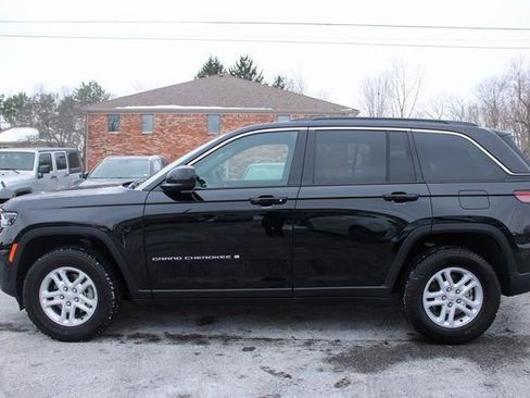 Used 2025 Jeep Grand Cherokee Laredo w/ Luxury Tech Group I image 5