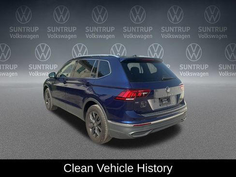 Used 2024 Volkswagen Tiguan SE w/ Panoramic Sunroof Package FWD image 4
