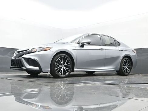 Used 2024 Toyota Camry SE image 28