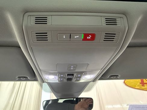 Used 2024 Volkswagen Tiguan SE image 35