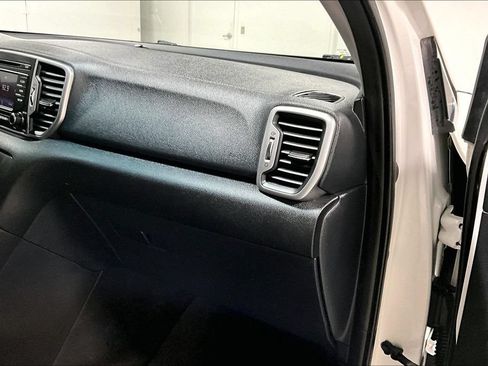 Used 2018 Kia Sportage LX FWD image 19