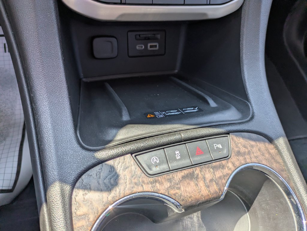 Used 2023 GMC Acadia Denali w/ Denali Ultimate Package FWD image 13