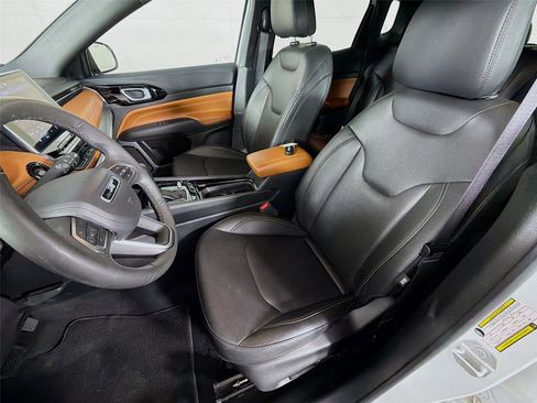 Used 2025 Jeep Compass Limited AWD/4WD image 11