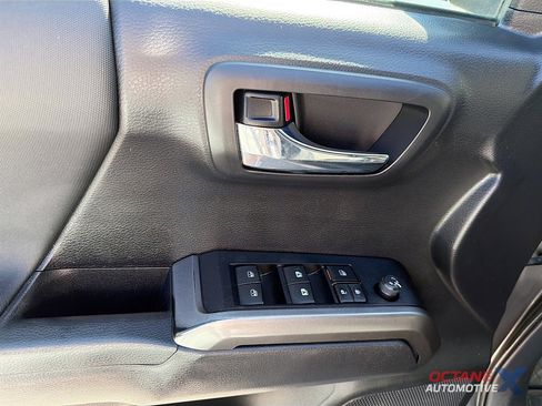 Used 2021 Toyota Tacoma TRD Sport AWD/4WD image 18