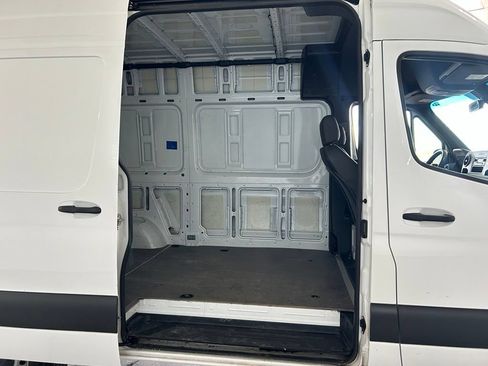 Used 2025 Mercedes-Benz Sprinter 2500 image 35