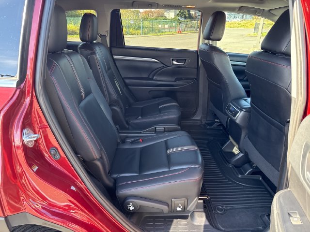 Used 2019 Toyota Highlander SE AWD/4WD image 11
