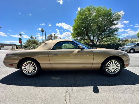 Used 2005 Ford Thunderbird Deluxe RWD image 18