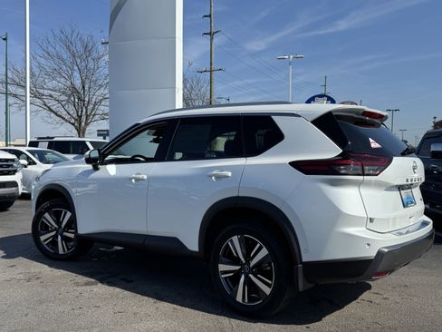 Used 2024 Nissan Rogue SL w/ SL Premium Package image 17