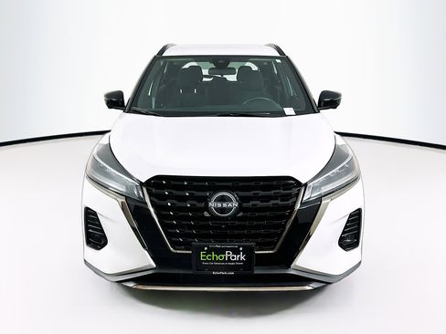 Used 2024 Nissan Kicks SR image 2