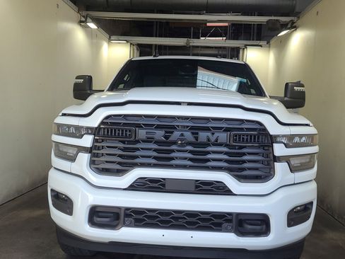 Used 2025 RAM 2500 Big Horn AWD/4WD image 3
