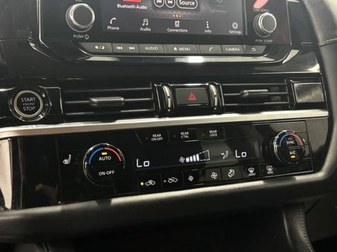 Used 2022 Nissan Pathfinder SV AWD/4WD image 29