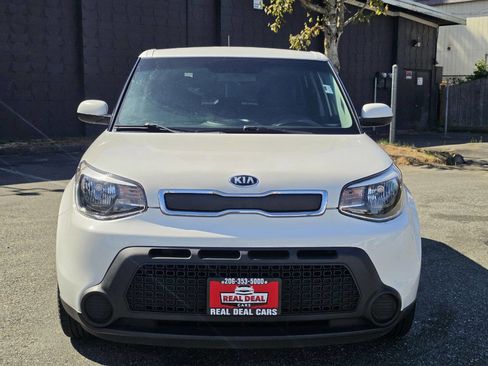 Used 2016 Kia Soul w/ Option Group 020 FWD image 2