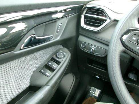 New 2026 Chevrolet TrailBlazer LS w/ LS Convenience Package FWD image 19