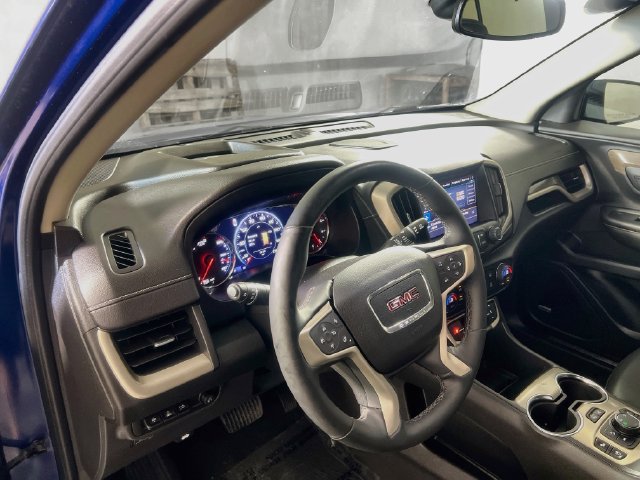 Used 2023 GMC Terrain Denali w/ Denali Premium Package AWD/4WD image 11