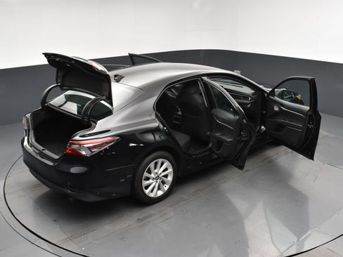 Used 2021 Toyota Camry LE FWD image 29