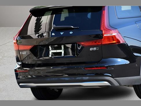 Certified 2025 Volvo V60 B5 Cross Country Ultra AWD/4WD image 30