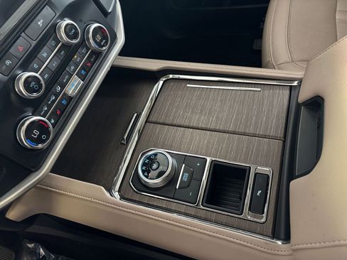 Used 2024 Ford Expedition Limited image 47